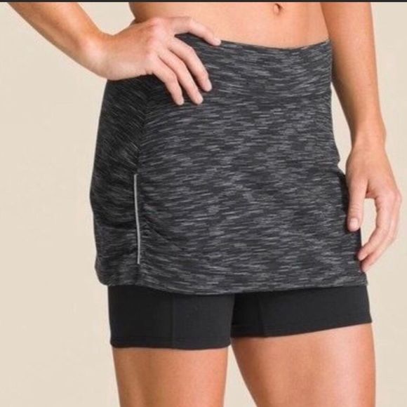 Athleta Dresses & Skirts - ATHLETA black space dye contenders 2-in - 1 skirt